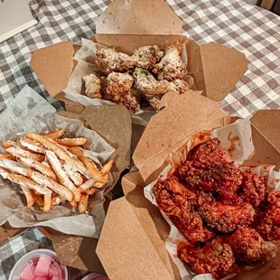bbq wings, chicken wings and fried chicken, fried chicken wings, poultry, fried chicken, chicken wings, chicken, food, bbq chicken