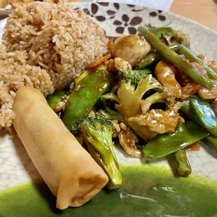 Hunan Combo with Beef, Chicken, and Shrimp with mixed Vegetables! Lunch comes with Spring Roll.