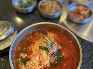 Korea House 영동회관 Korean Cuisine & Sushi