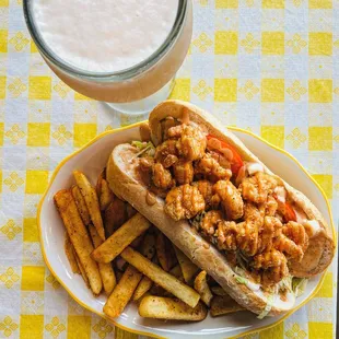 Shrimp Poboy Whole
Fried shrimp dressed with lettuce, tomato, pickle and our Spillway sauce