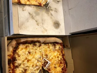 Gil's Pizzas