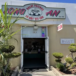 the entrance to the restaurant