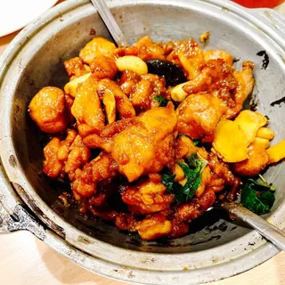 Aromatic Chicken in A Hot Pot-