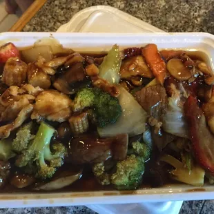 Happy family. This was absolutely disgusting. Undercooked and over cooked vegetables and nasty meat.