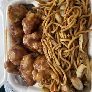 General Tso w/ Chicken Lo Mein (lunch)