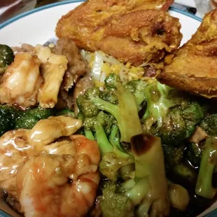 Triple delight with broccoli and chicken wings