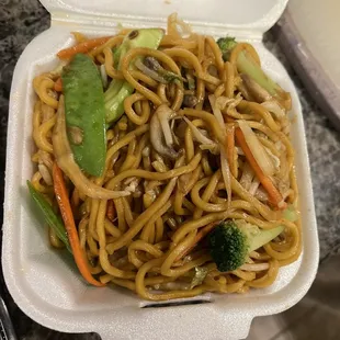 Vegetable lo mein