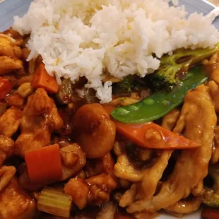 Kung Pao Chicken (left) Chicken with Assorted Vegetables (right)