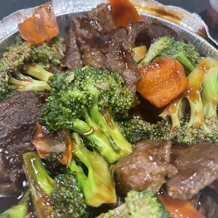 beef, broccoli, and carrots