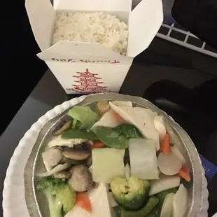 Tofu with vegetables and rice.