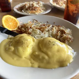 Eggs Benedict with crispy hash browns (no bacon)