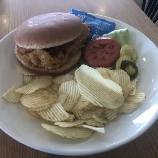 Fish Sandwich with Chips