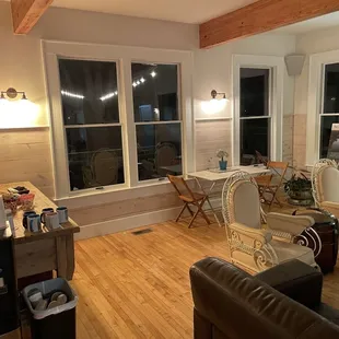 Lobby and coffee area.