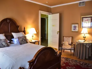 The Looking Glass Inn