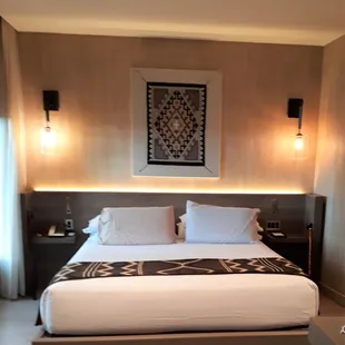 The cleanest bed I&apos;ve ever seen in a hotel room