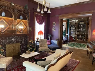 1888 Historic Rocking Horse Manor B & B
