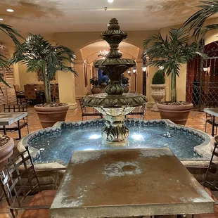 Lobby fountain &amp; variety of seating areas