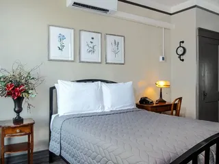 Gardner Hotel & Hostel