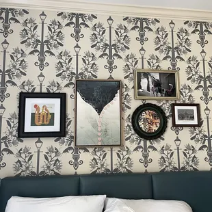 Cute room with nice decor