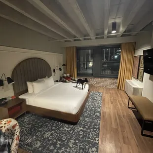 King bed, boutique-style room. Large TV and desk space.