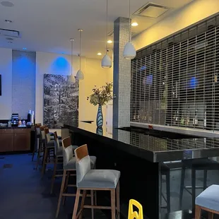Cute bar very quiet