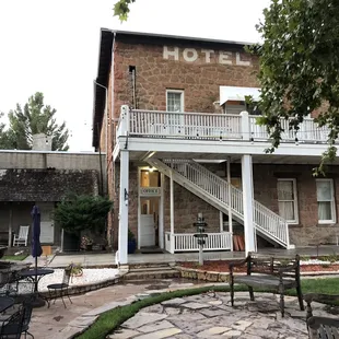 The backside of Hotel Limpia