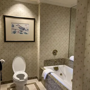 River suite bathroom, jacuzzi tub