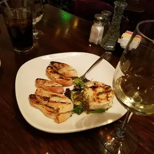 Enjoyed a great appitizer plus the soup and burgers were worth stopping in for.