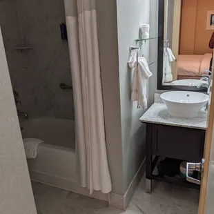 Deluxe King Room's bathroom