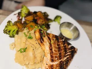 Plate 88 American Grill And Bar