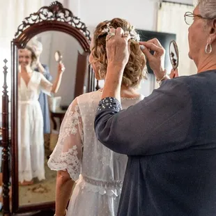 The bridal suite is huge, plenty of room to get ready.