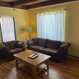 Common family room with TV and wifi!