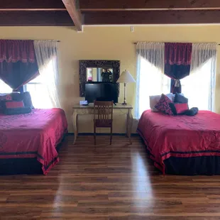 The Madam's Room, private bathroom, private balcony access!