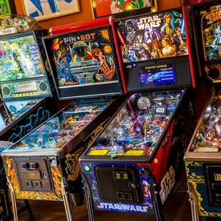HOTLIPS Hawthorne Pinball Machines!