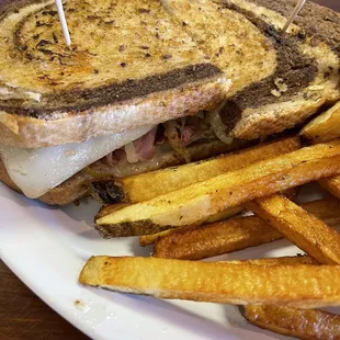 Corned Beef Reuben Sandwich
