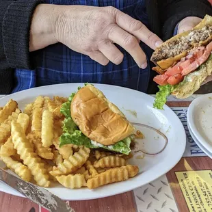 Classic Cheeseburger w/ crinkle cut fries.