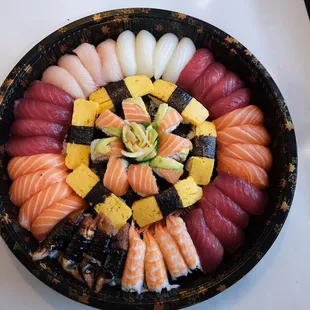 100% sushi platter