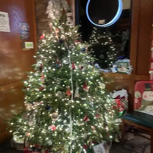 Christmasy tree feels Christmasy.
