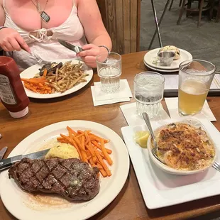 Houligans Steak & Seafood Pub