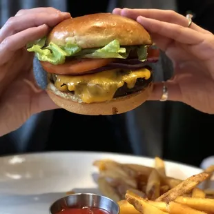 Houlihan&apos;s Burger