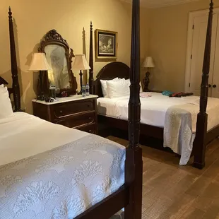 Double Queen room at the cottages