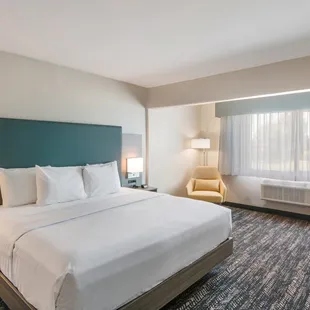 King, Accessible, Roll In Shower, From Entrance