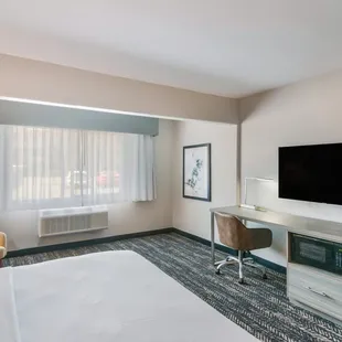 King, Accessible, Roll In Shower, From Bed