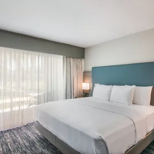 King, Pool View, Accessible, Roll In Shower, From Entrance