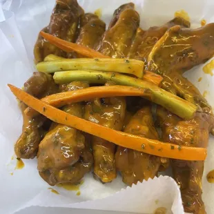 food, chicken wings and fried chicken