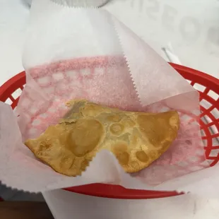 Empanada de guava &amp; queso. Mofonguito de pollo. Jugo de maracuya.