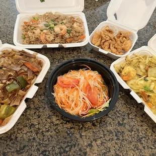 Handful Chicken, Som-Tum Salad,  Pad-Kee-Mau Singapore Noodle with Shrimp