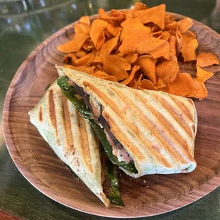 Veggie wrap with sweet potato chips