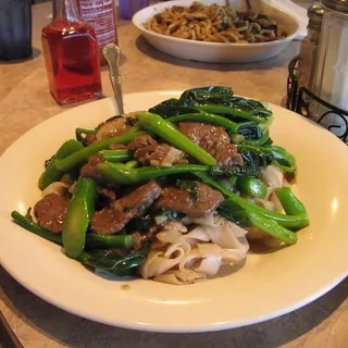 Beef Chow Fun with Vegetables