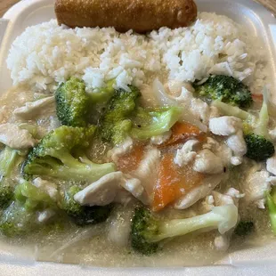 4. Broccoli Chicken Combination Plate  Excellent flavor!!